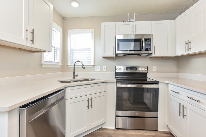 2,305/Mo, 5304 Sunnyvale Dr Antioch, TN 37013 Kitchen View