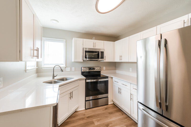 2,310/Mo, 5304 Sunnyvale Dr Antioch, TN 37013 Kitchen View