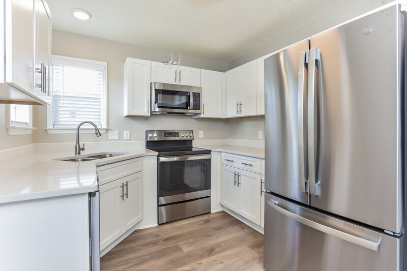 2,305/Mo, 5304 Sunnyvale Dr Antioch, TN 37013 Kitchen View 2