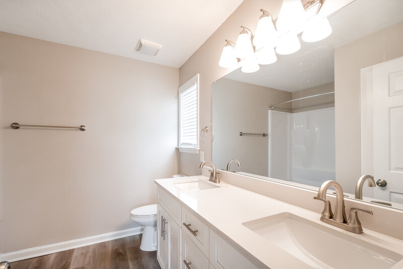 2,310/Mo, 5304 Sunnyvale Dr Antioch, TN 37013 Main Bathroom View