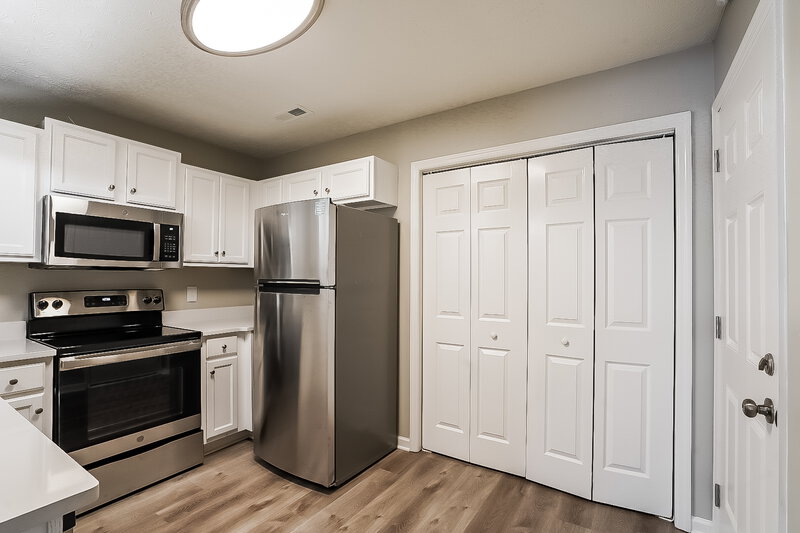 1,705/Mo, 4837 Nina Marie Ave Murfreesboro, TN 37129 Kitchen View 2