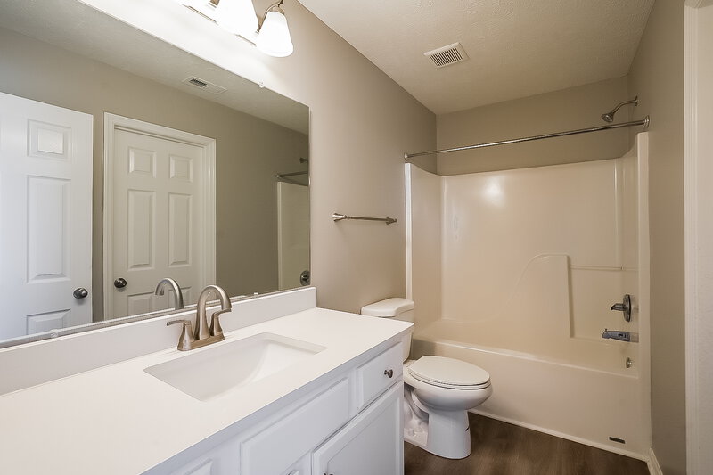 1,705/Mo, 4837 Nina Marie Ave Murfreesboro, TN 37129 Main Bathroom View