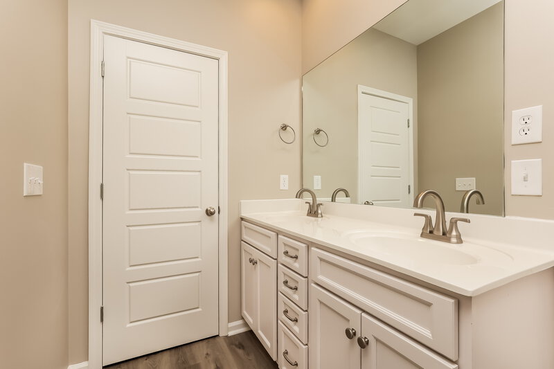 2,430/Mo, 708 Mitscher Dr Spring Hill, TN 37174 Main Bathroom View