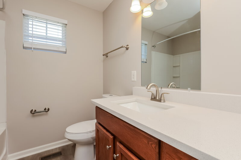 2,575/Mo, 5320 Ryan Allen Cir Whites Creek, TN 37189 Main Bathroom View