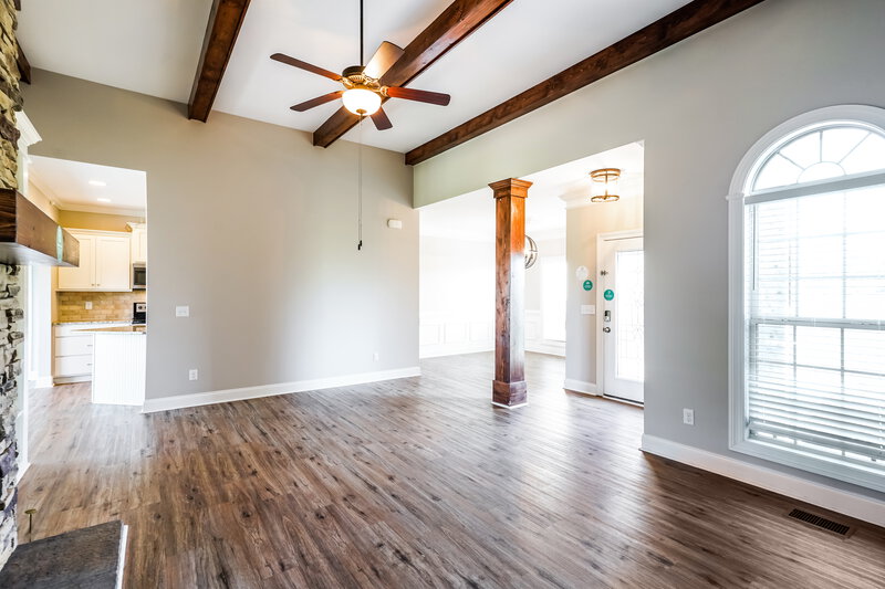 4,230/Mo, 156 Branham Mill Rd Gallatin, TN 37066 Living Room View 2