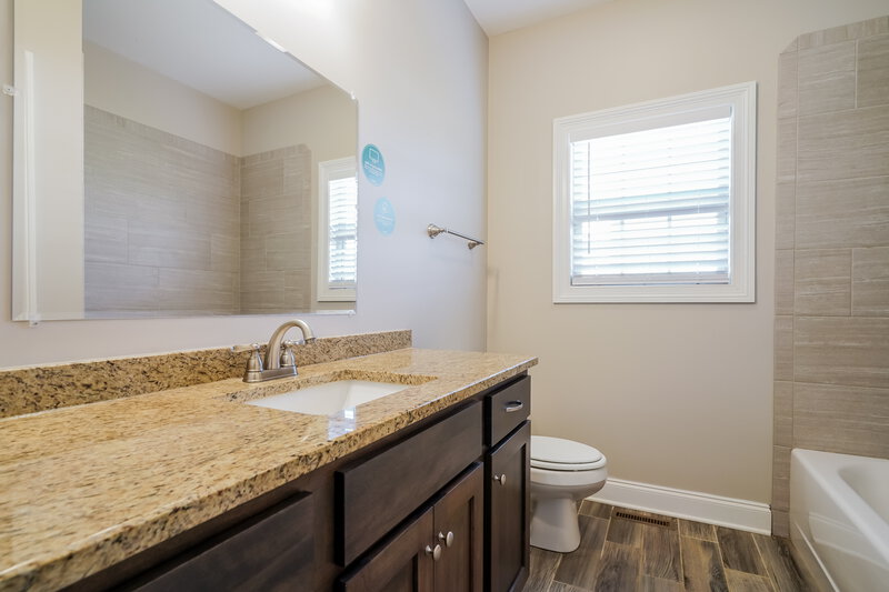 4,230/Mo, 156 Branham Mill Rd Gallatin, TN 37066 Bathroom View
