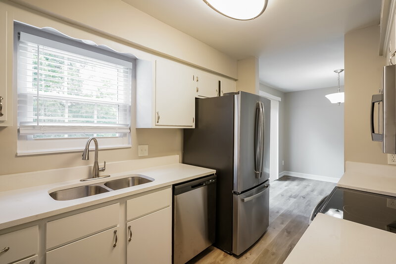2,265/Mo, 4000 Anderson Rd Apt 53 Nashville, TN 37217 Kitchen View