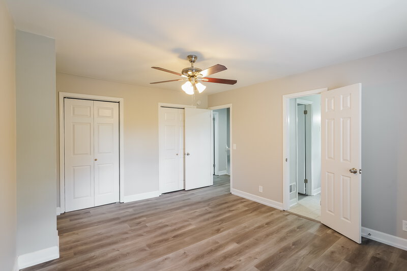 2,265/Mo, 4000 Anderson Rd Apt 53 Nashville, TN 37217 Main Bedroom View 2