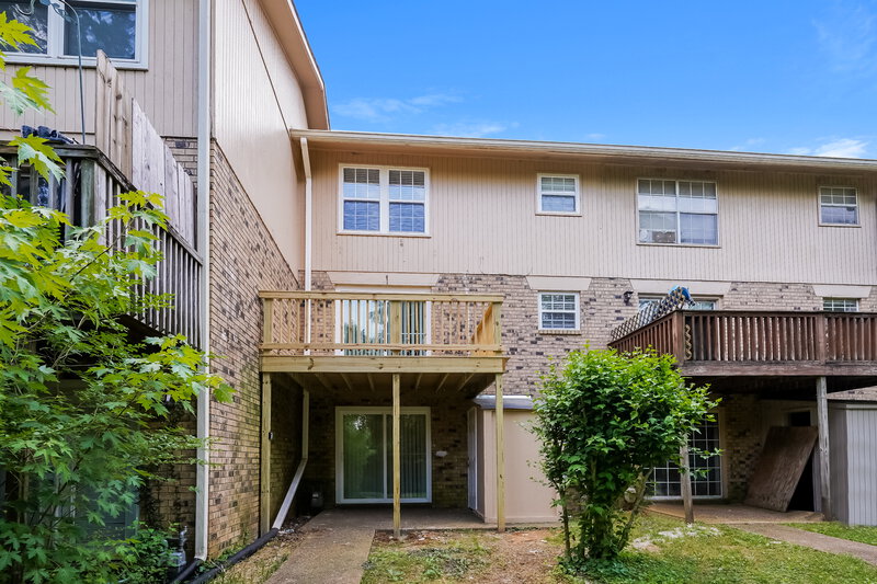 2,265/Mo, 4000 Anderson Rd Apt 53 Nashville, TN 37217 Rear View