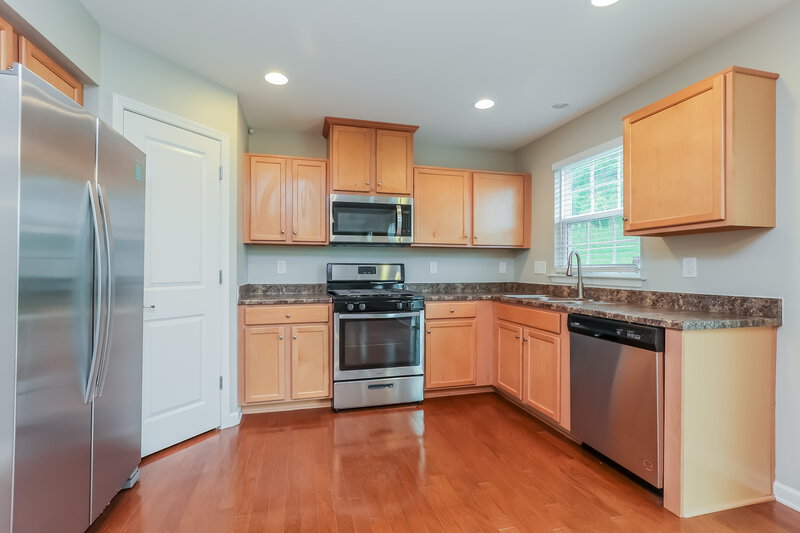 2,730/Mo, 408 Parmley Ln Nashville, TN 37207 Kitchen View