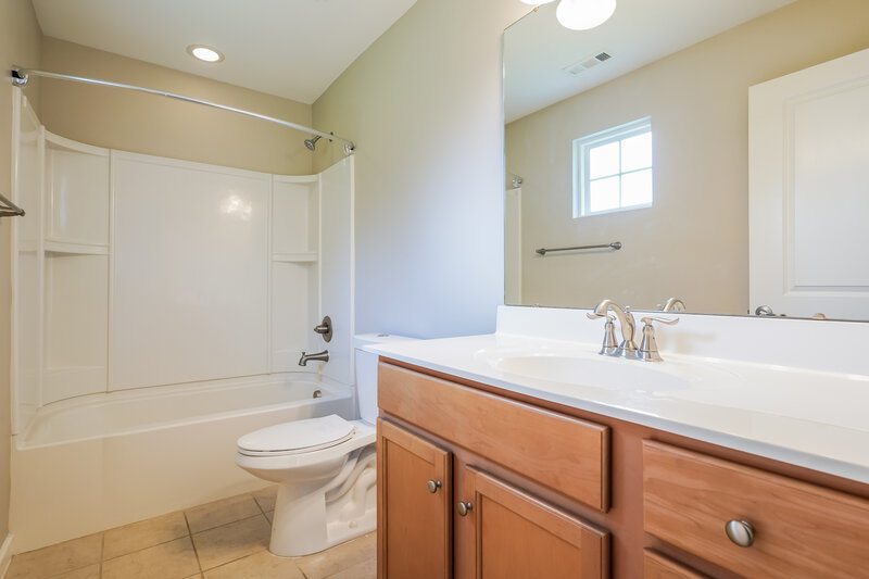 2,285/Mo, 408 Parmley Ln Nashville, TN 37207 Main Bathroom View