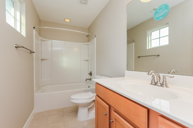 2,730/Mo, 408 Parmley Ln Nashville, TN 37207 Main Bathroom View