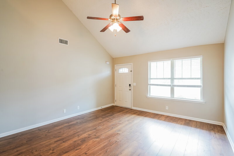 2,240/Mo, 4415 Prometheus Way Murfreesboro, TN 37128 Living Room View 2