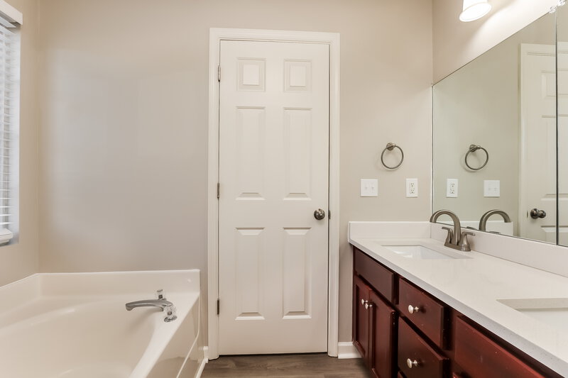 1,995/Mo, 6769 Ascot Dr Antioch, TN 37013 Main Bathroom View 2