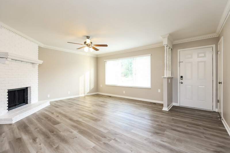 2,400/Mo, 5173 Roxborough Dr Hermitage, TN 37076 Living Room View 2