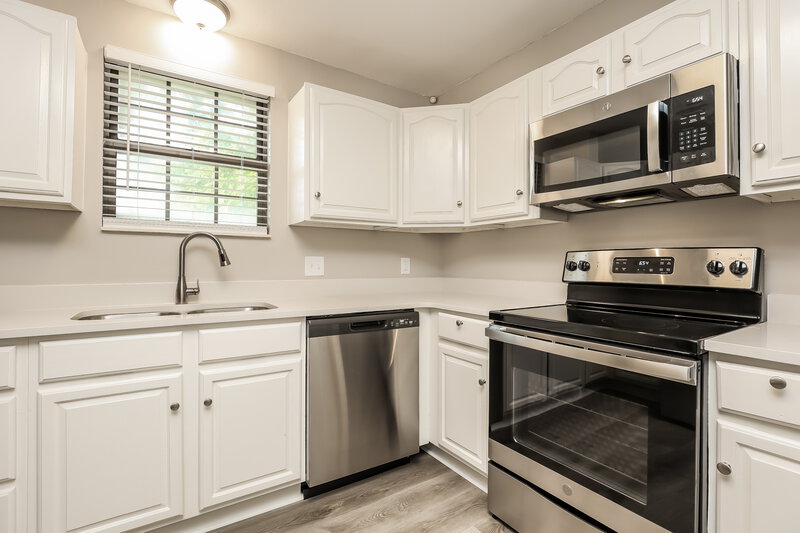 2,400/Mo, 5173 Roxborough Dr Hermitage, TN 37076 Kitchen View 2