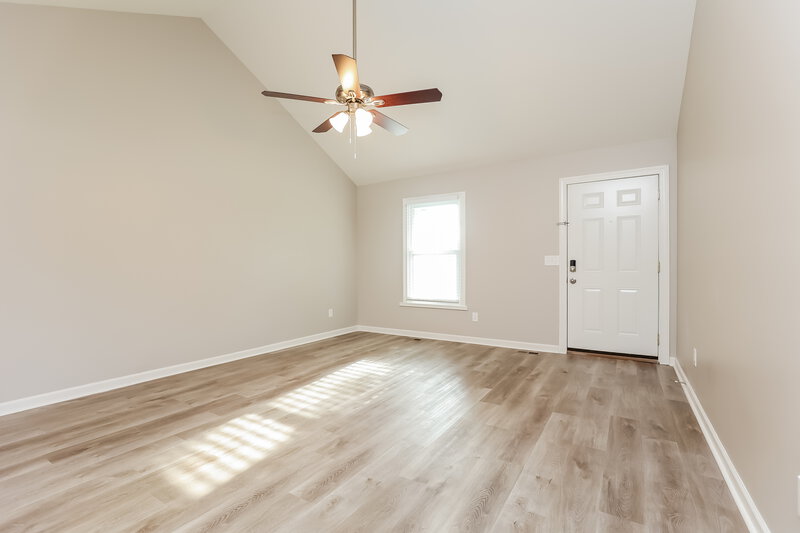 2,150/Mo, 1506 River Rock Blvd Murfreesboro, TN 37128 Living Room View