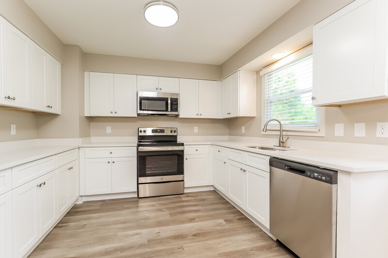 2,150/Mo, 1506 River Rock Blvd Murfreesboro, TN 37128 Kitchen View