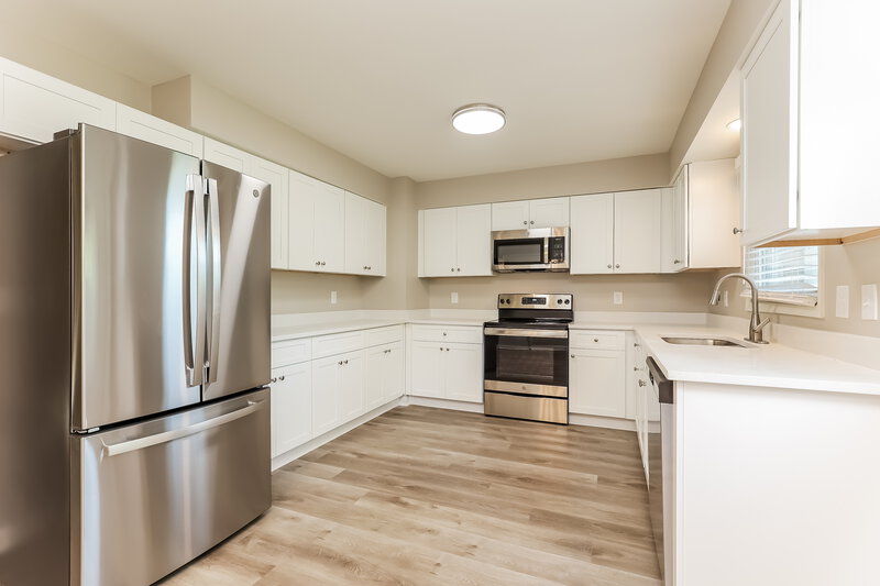 2,150/Mo, 1506 River Rock Blvd Murfreesboro, TN 37128 Kitchen View 2