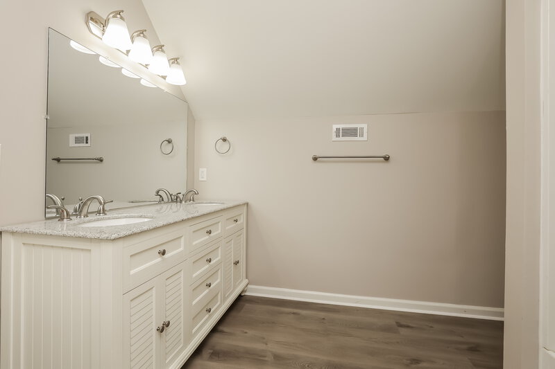 2,005/Mo, 5074 Boyd Dr Murfreesboro, TN 37129 Main Bathroom View