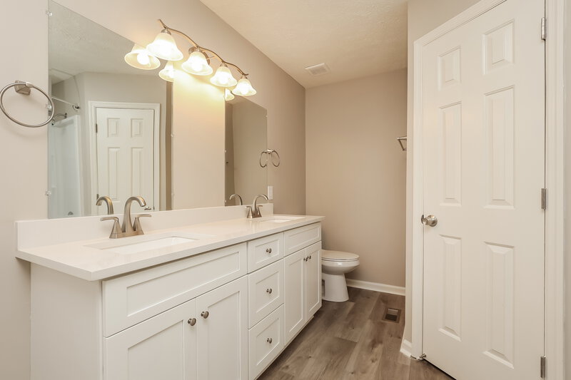 2,240/Mo, 1902 Venada Trl Murfreesboro, TN 37128 Main Bathroom View