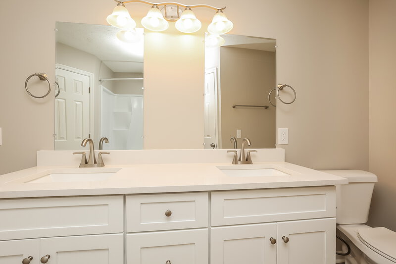 2,240/Mo, 1902 Venada Trl Murfreesboro, TN 37128 Main Bathroom View 2