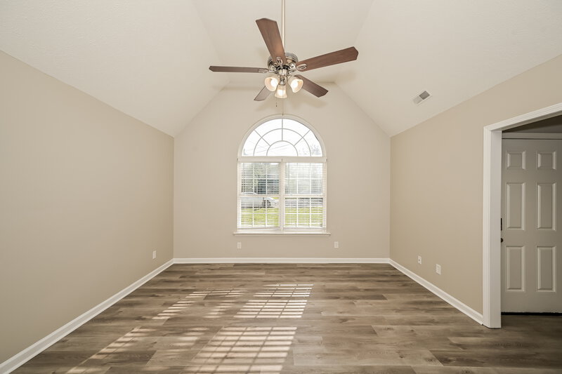 1,910/Mo, 1912 Guildford Dr La Vergne, TN 37086 Living Room View 2