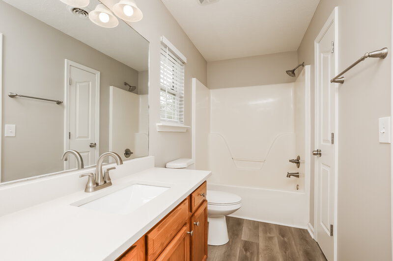 2,920/Mo, 1912 Guildford Dr La Vergne, TN 37086 Main Bathroom View