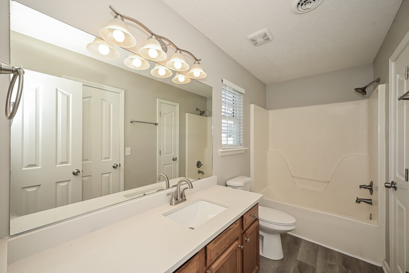 1,910/Mo, 1912 Guildford Dr La Vergne, TN 37086 Main Bathroom View