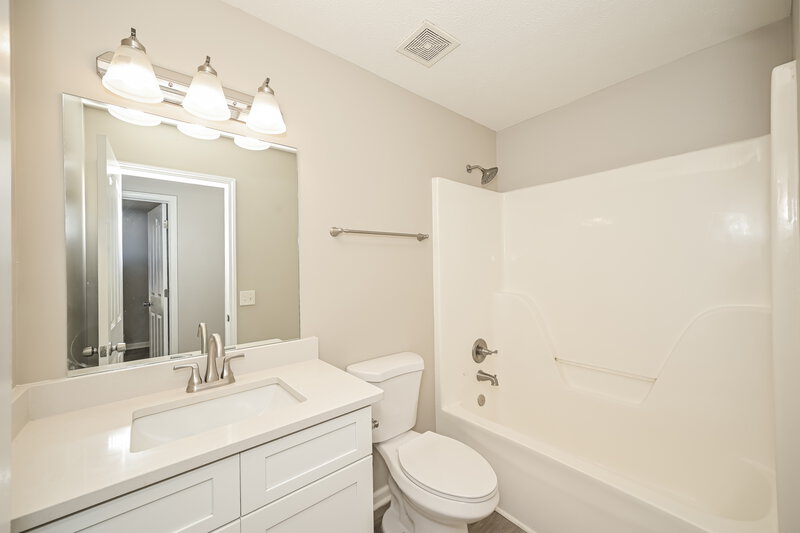 1,910/Mo, 1912 Guildford Dr La Vergne, TN 37086 Bathroom View
