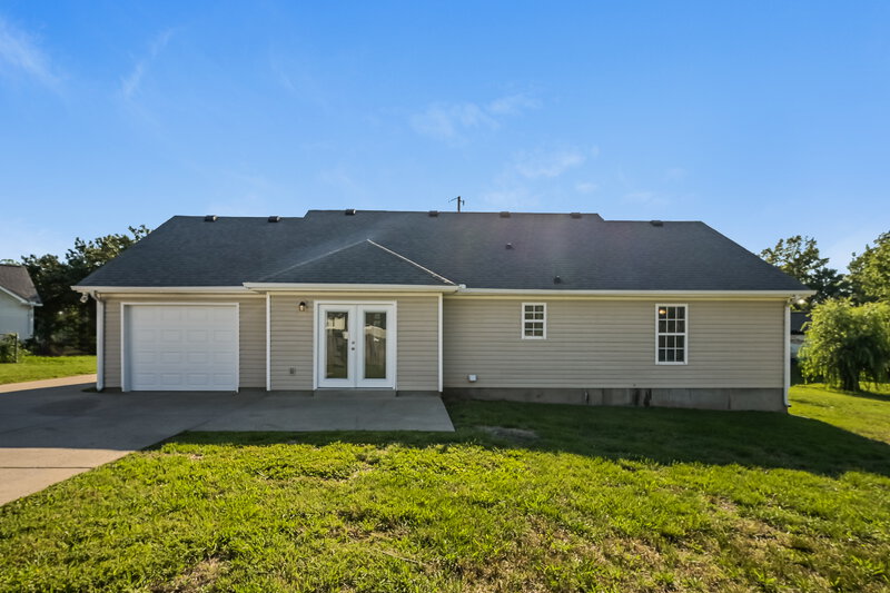 1,910/Mo, 1912 Guildford Dr La Vergne, TN 37086 Rear View