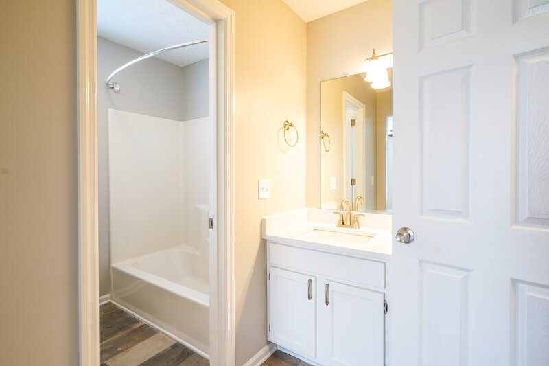 2,150/Mo, 811 Neelys Chase Dr Madison, TN 37115 Main Bathroom View