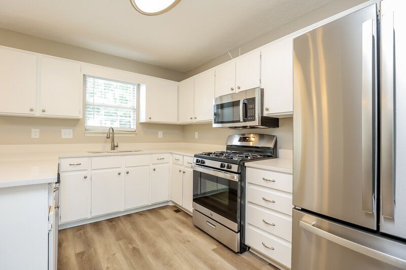 2,760/Mo, 114 Cloverfield Ct Hendersonville, TN 37075 Kitchen View 2