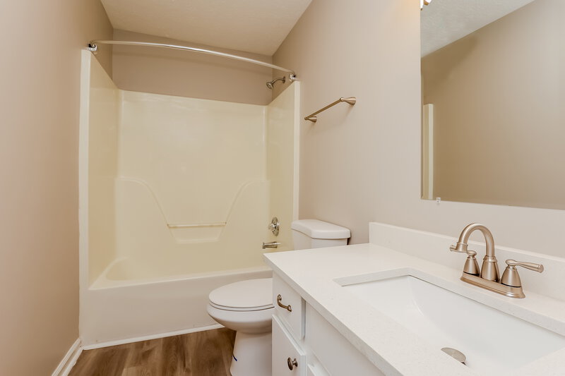 2,760/Mo, 114 Cloverfield Ct Hendersonville, TN 37075 Bathroom View 2