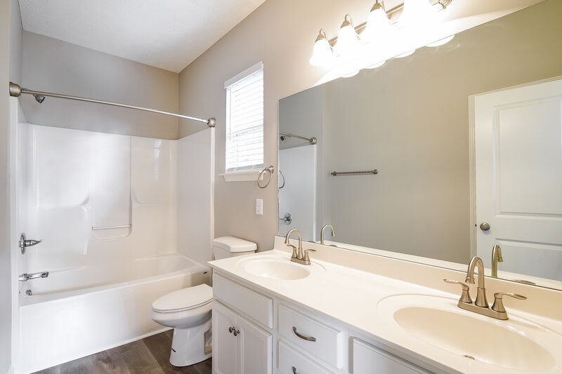 2,440/Mo, 119 Annapolis Bend Cir Hendersonville, TN 37075 Main Bathroom View
