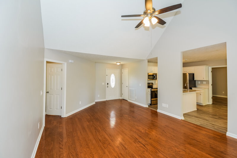 2,630/Mo, 7660 S Swift Rd Goodlettsville, TN 37072 Living Room View 2