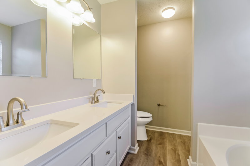 2,630/Mo, 7660 S Swift Rd Goodlettsville, TN 37072 Main Bathroom View