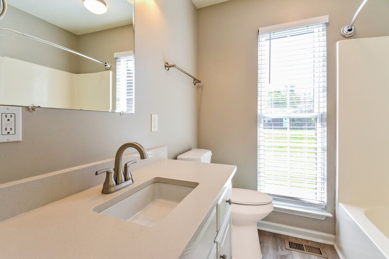 2,630/Mo, 7660 S Swift Rd Goodlettsville, TN 37072 Bathroom View