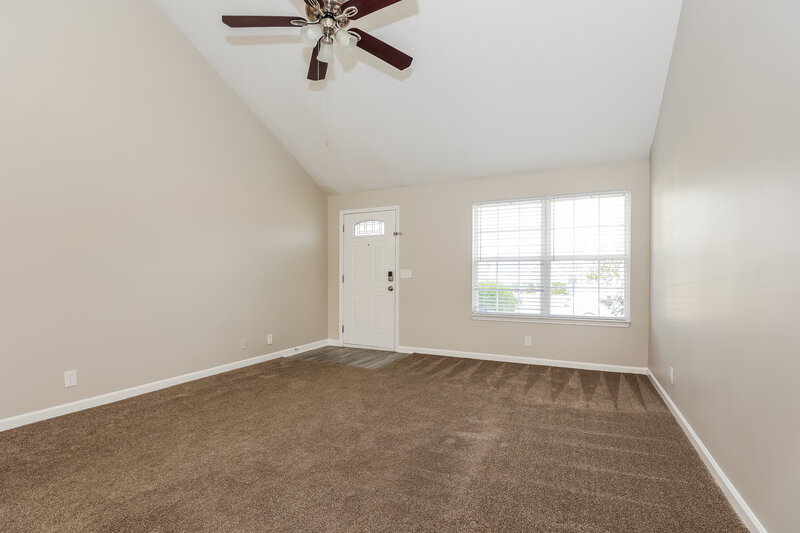 2,070/Mo, 1283 Tiree Dr Murfreesboro, TN 37128 Living Room View