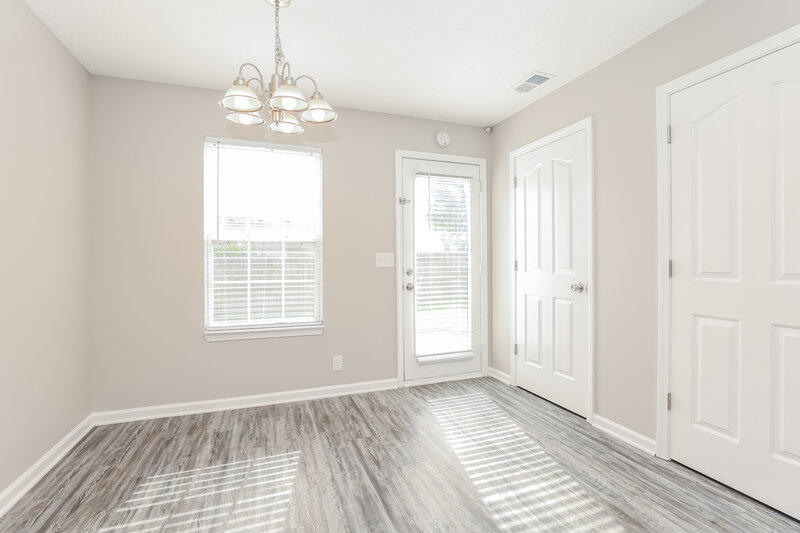 2,070/Mo, 1283 Tiree Dr Murfreesboro, TN 37128 Dining Room View 2