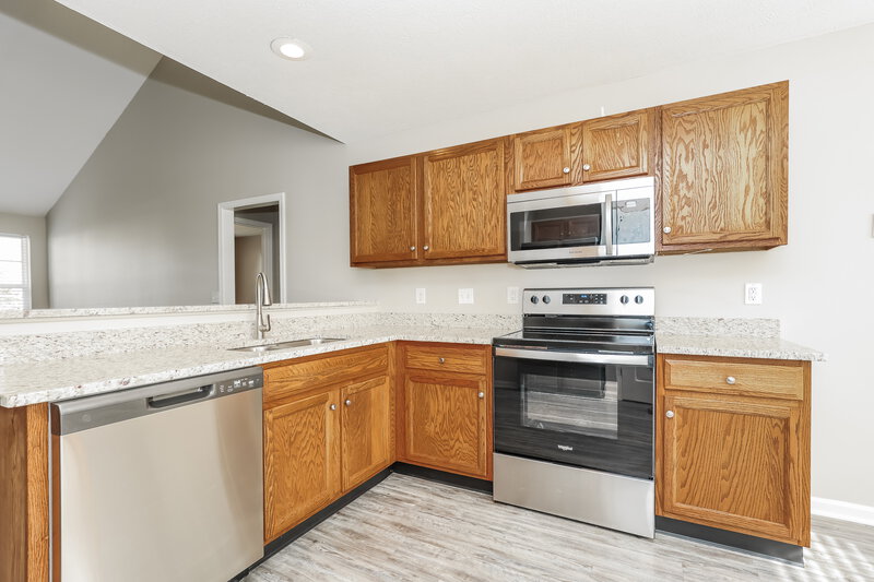 2,070/Mo, 1283 Tiree Dr Murfreesboro, TN 37128 Kitchen View 2