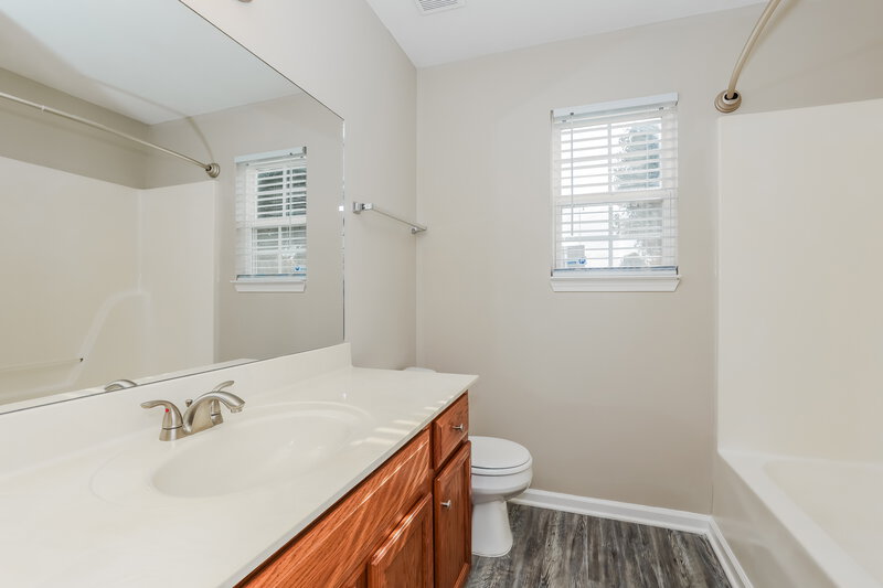 2,070/Mo, 1283 Tiree Dr Murfreesboro, TN 37128 Main Bathroom View