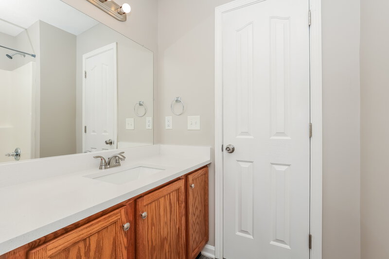 2,070/Mo, 1283 Tiree Dr Murfreesboro, TN 37128 Bathroom View 2