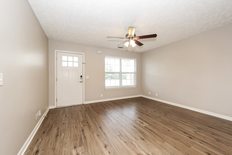 1,915/Mo, 233 Indian Park Dr Murfreesboro, TN 37128 Living Room View 2