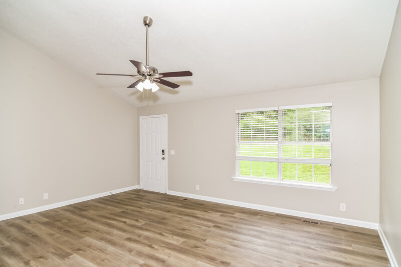 2,255/Mo, 4560 Whites Creek Pike Whites Creek, TN 37189 Living Room View 3