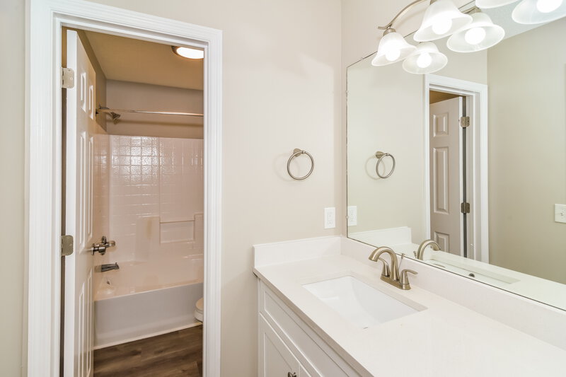 2,255/Mo, 4560 Whites Creek Pike Whites Creek, TN 37189 Main Bathroom View