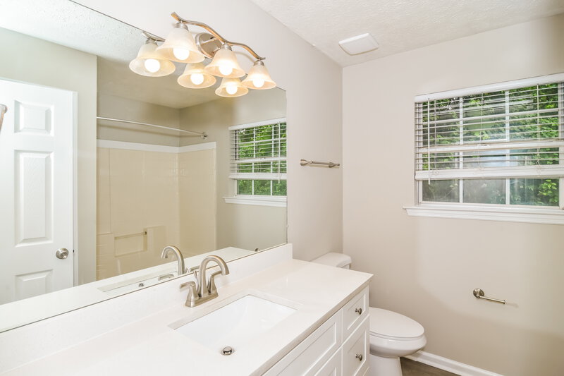 2,255/Mo, 4560 Whites Creek Pike Whites Creek, TN 37189 Bathroom View