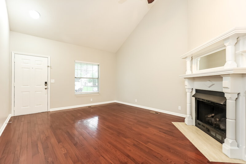 2,350/Mo, 129 Agee Cir E Hendersonville, TN 37075 Living Room View