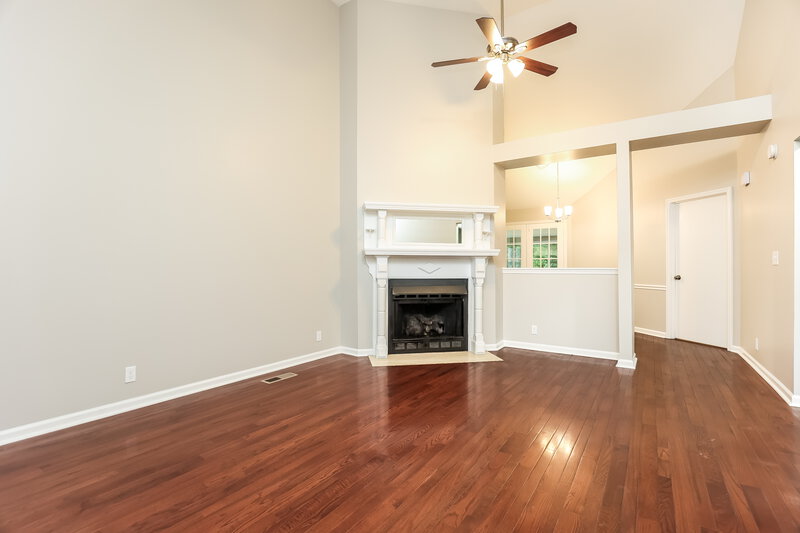 2,350/Mo, 129 Agee Cir E Hendersonville, TN 37075 Living Room View 2