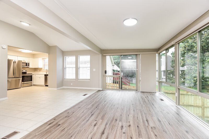 2,350/Mo, 129 Agee Cir E Hendersonville, TN 37075 Sun Room View